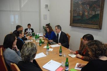 Ministr Jiří Dienstbier diskutoval se zástupci českých firem o diverzitě